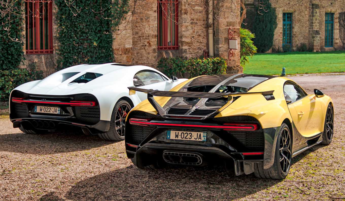 Bugatti Chiron Sport And Chiron Pur Sport Show Their Muscles During Paris Drive Event