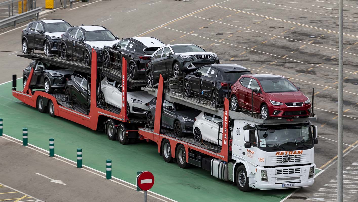 Seat S.A. And Setram Launch The First Megatruck For Vehicle Transport In Spain