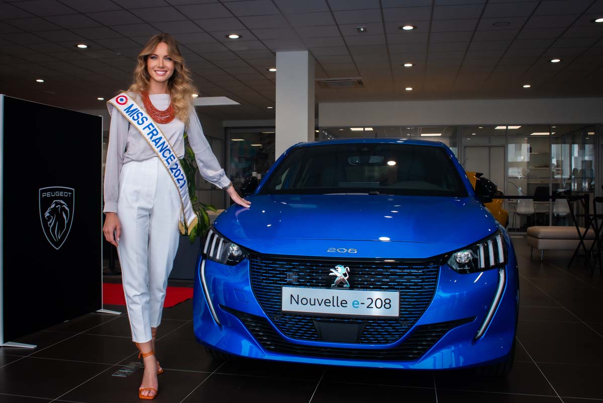 Miss France Drives A Peugeot E-208