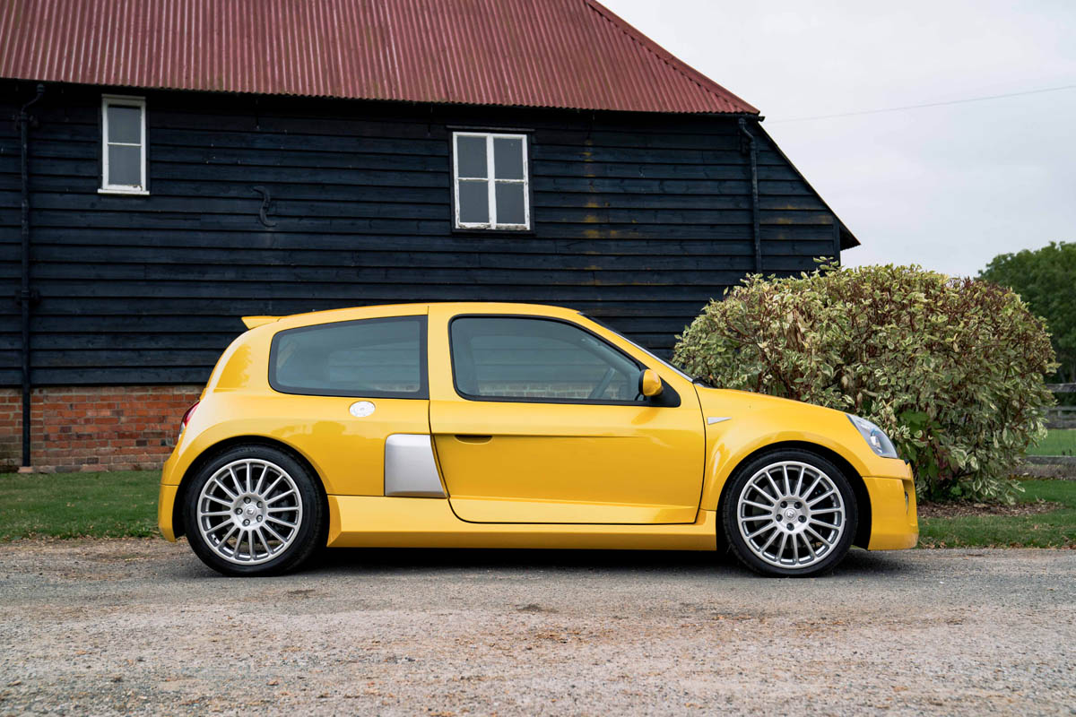 A Mint 980-Mile Renault Clio V6 Just Sold For A Record Price