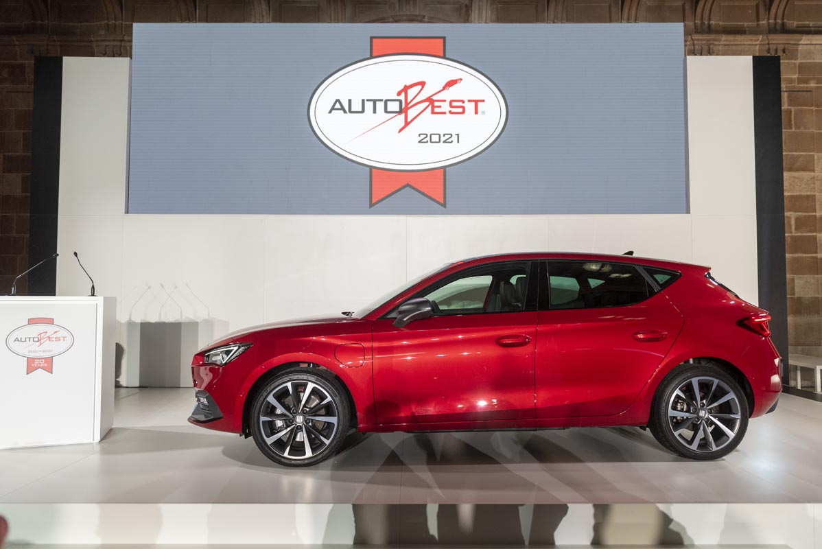 SEAT Leon Receives “Best Buy Car Of Europe 2021” Trophy During The AUTOBEST Gala Awards