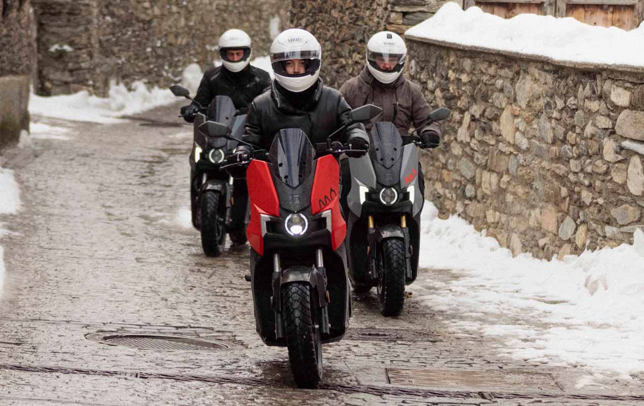 SEAT MÓ 125 Electric Scooter – Through Sand And Snow